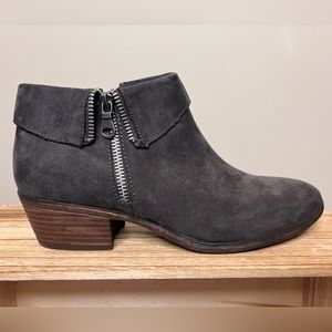 Women’s Faux Suede Fashion boots, Size 8.5